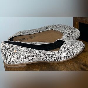 Tom’s women size 9 flats- new without tags or box